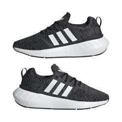 adidas Originals Junior Swift Run 22 Trainers in Black-White