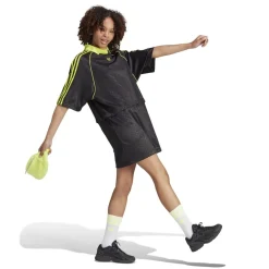 adidas Originals Relaxed Fit Crew Neck T-Shirt in Black