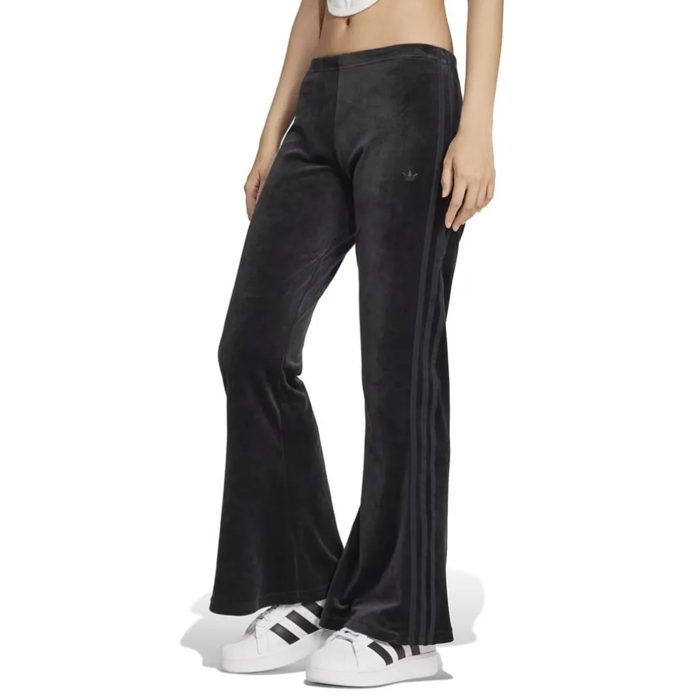 adidas Originals W Velvet Flar in Black
