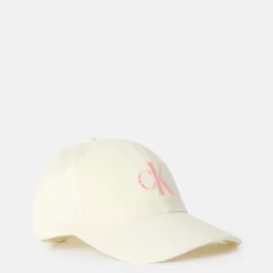 Calvin Klein Jeans Ckj Mono Cap in Cream