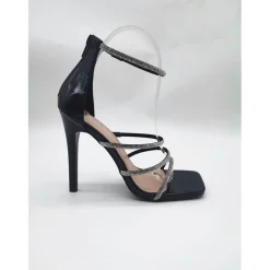 Chic Dmnt Sandal in Black
