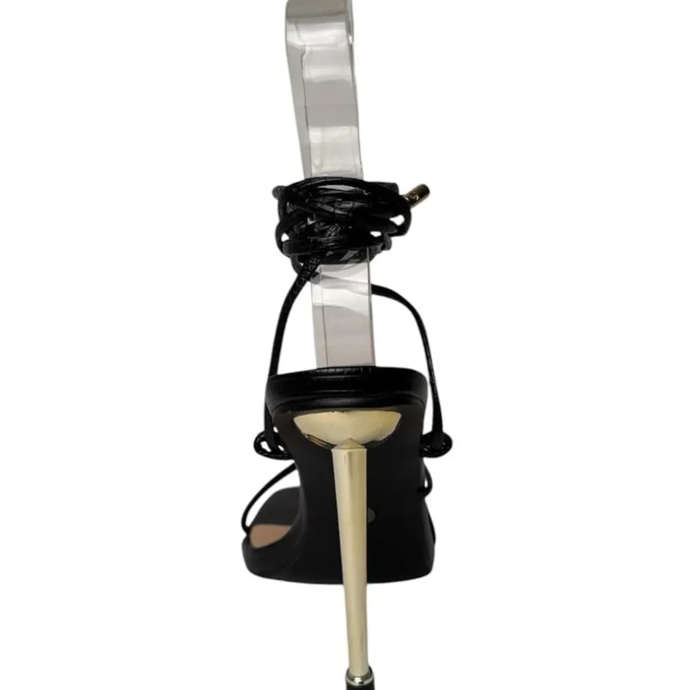 Chic Strp Tie Sndl in Black