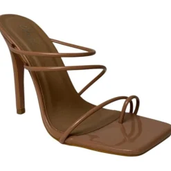 Chic Toe Loop Sandal in Brown
