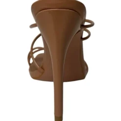 Chic Toe Loop Sandal in Brown