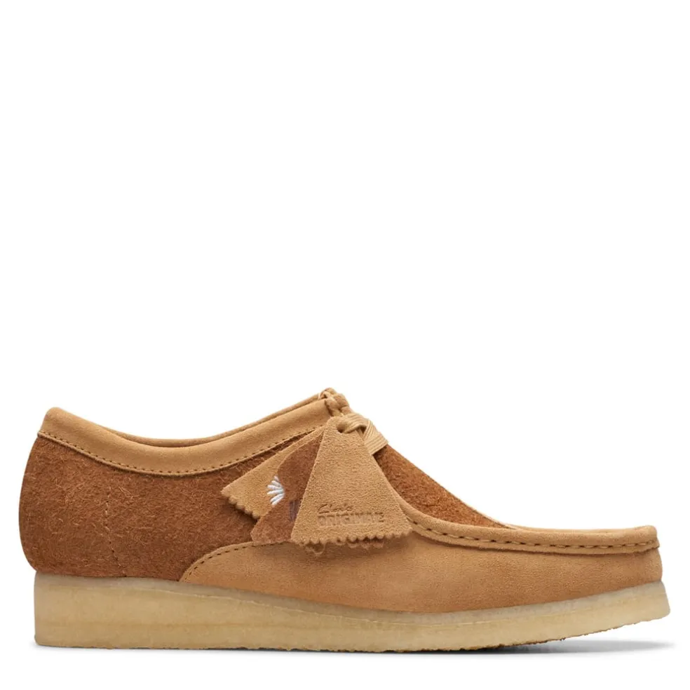Clarks Originals Wallabee Shoes in Tan