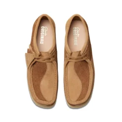 Clarks Originals Wallabee Shoes in Tan