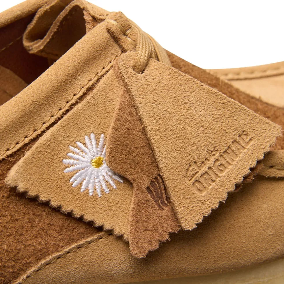 Clarks Originals Wallabee Shoes in Tan