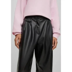 Hugo Hesizila 1 10243664 01 in Black