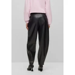 Hugo Hesizila 1 10243664 01 in Black