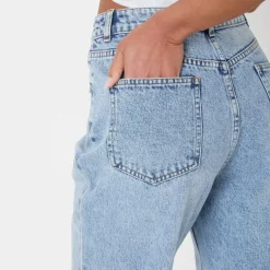 I Saw It First Jeans in Blue