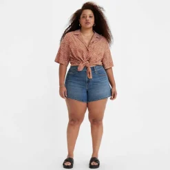 Levis 80s Mom Shorts (Plus Size) in Denim
