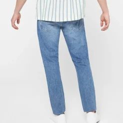 Levis Slim Tapered Jeans in Blue