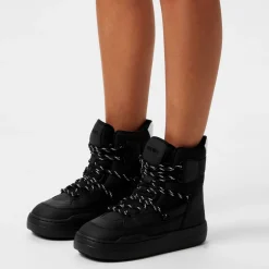 Moon Boot Park Snowboarding Boot Flat Heel in Black