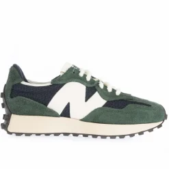 New Balance 327 Trainers in Green