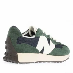 New Balance 327 Trainers in Green
