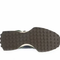 New Balance 327 Trainers in Green