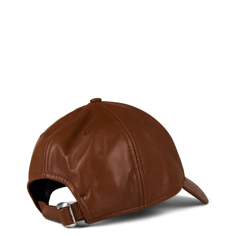 New Era 9FORTY Leather Cap in Brown