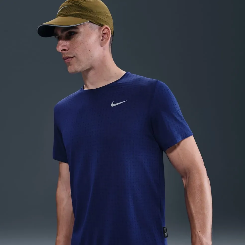 Nike Breathe Miler in Blue