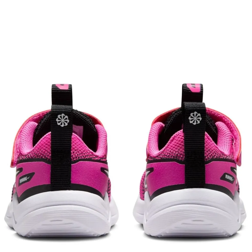 Nike Cosmic Runner in Pink