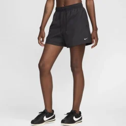 Nike Ess Woven Shorts in Black