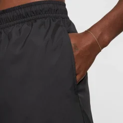 Nike Ess Woven Shorts in Black