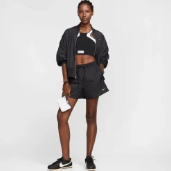 Nike Ess Woven Shorts in Black