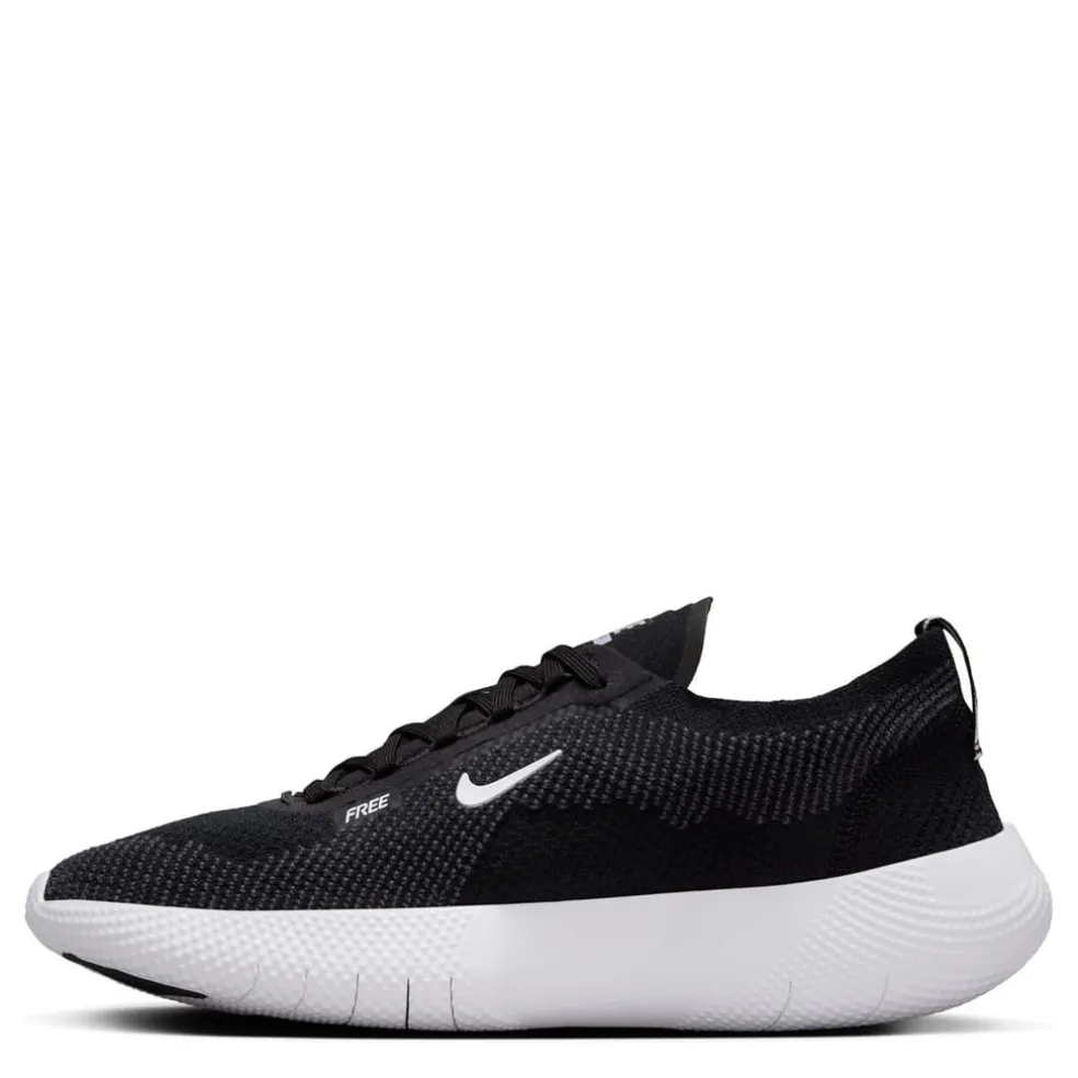 Nike Free 25 Low Top Sneakers in Black
