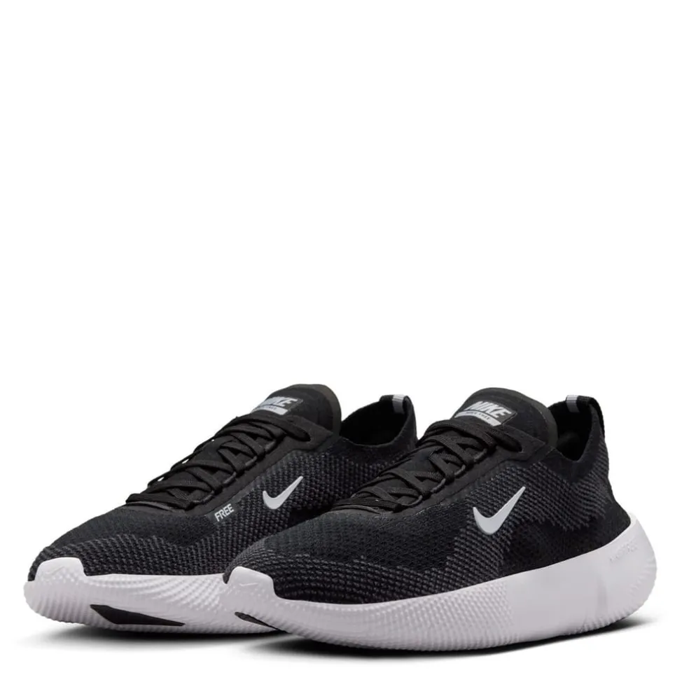 Nike Free 25 Low Top Sneakers in Black