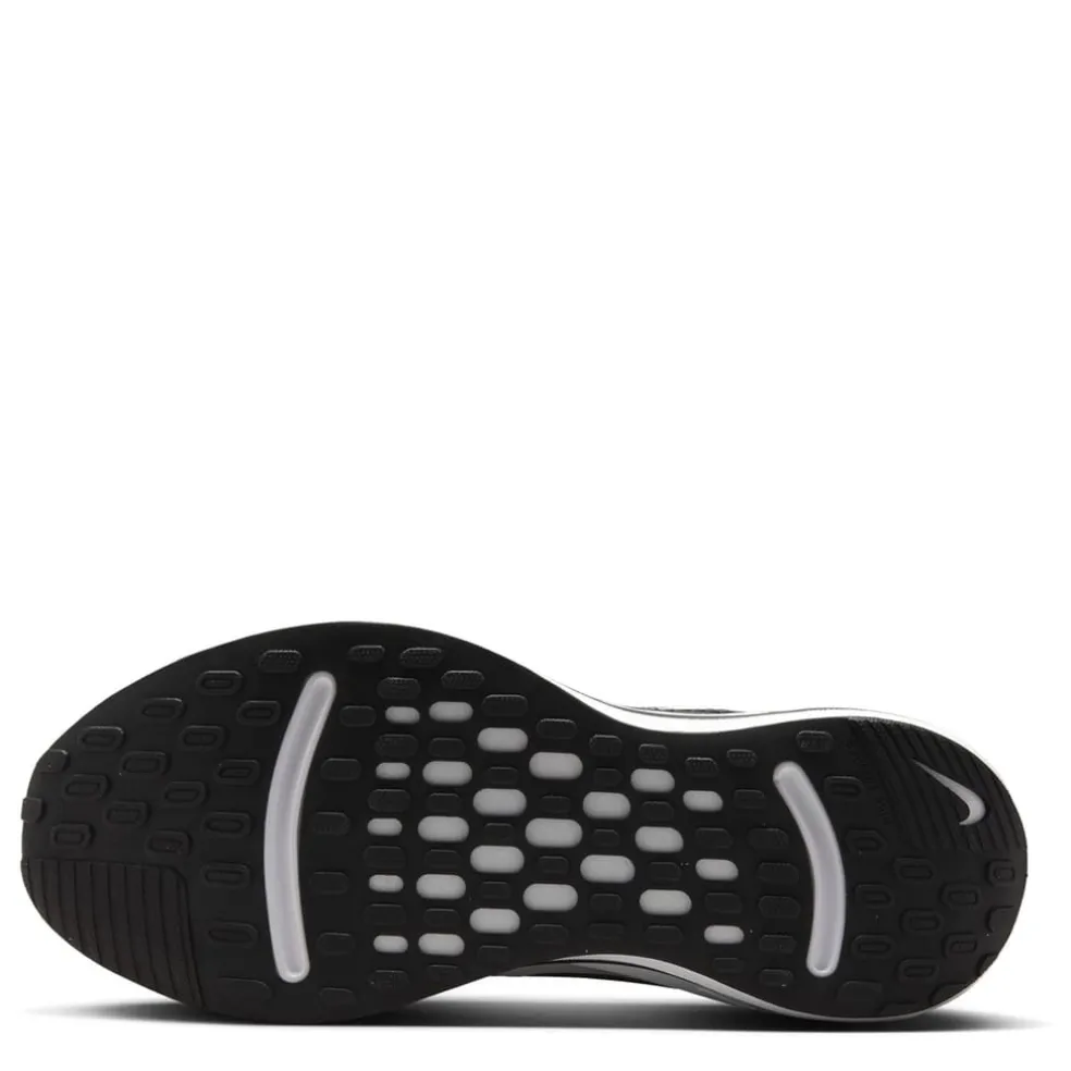 Nike Journey Run Road Running Trainers in Black
