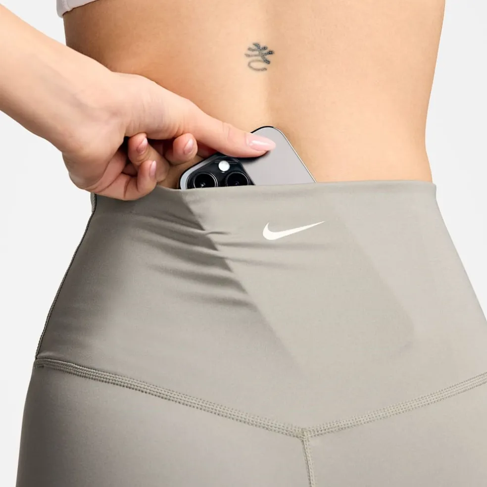 Nike One Hr Tight in Multi