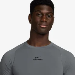 Nike Pro Ss Top in Grey