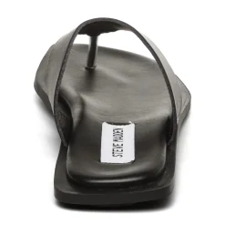 Steve Madden Flip Flops in Black