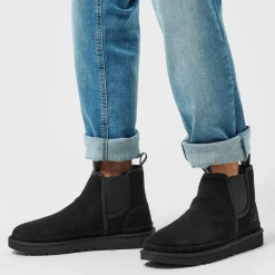Ugg Chelsea Ankle Low Heel Boots in Black