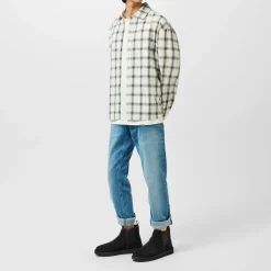 Ugg Chelsea Ankle Low Heel Boots in Black