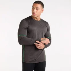 Umbro Slim Fit Crew Neck T-Shirt in Black