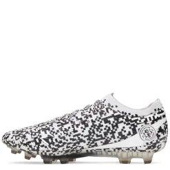 Under Armour Magnetico Elite Adults Firm Ground Football Boots in Black