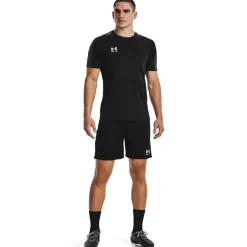 Under Armour Mens Armour Challenger Core Shorts in Black
