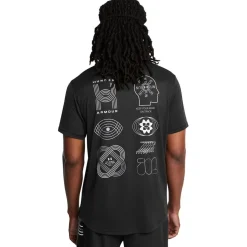 Under Armour Run Crew Neck Regular Fit Athletic T-Shirt in Black