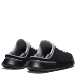 Under Armour Slipstream Low Top Sneakers in Black