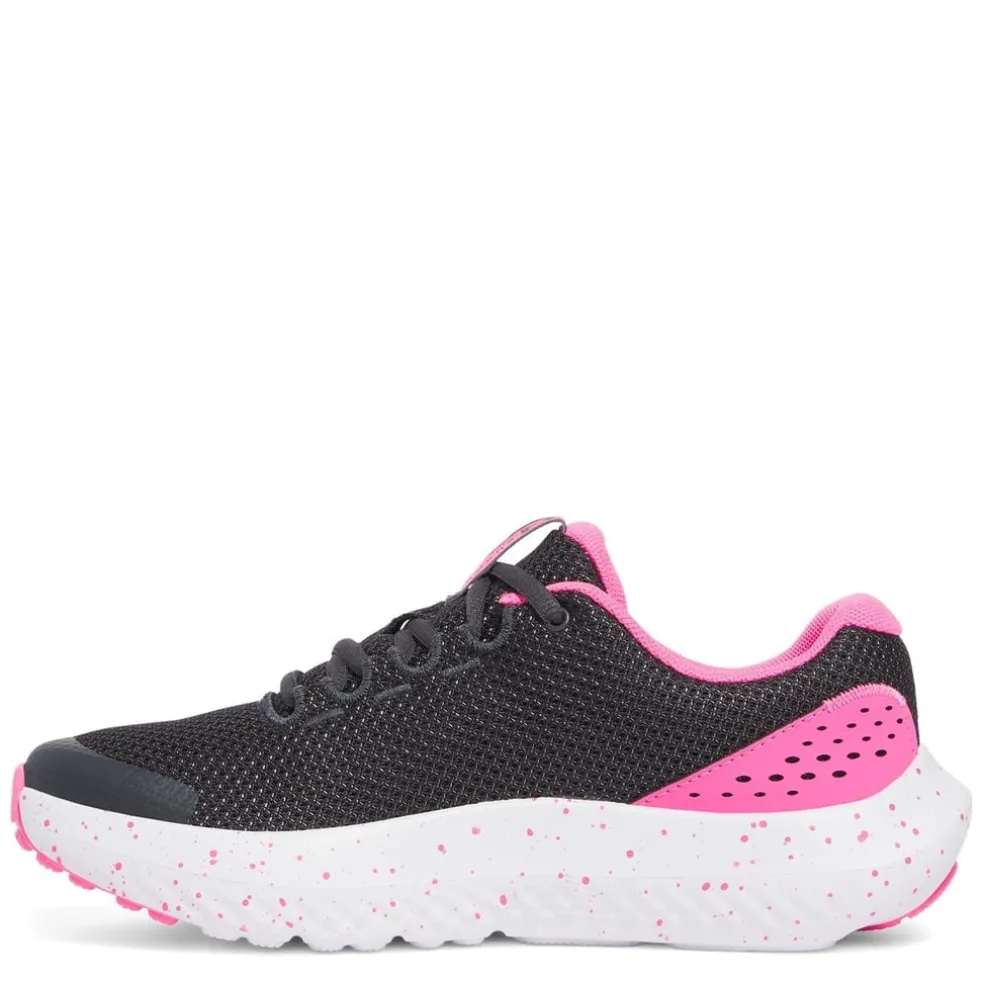Under Armour Surge 4 Low Top Sneakers in Black