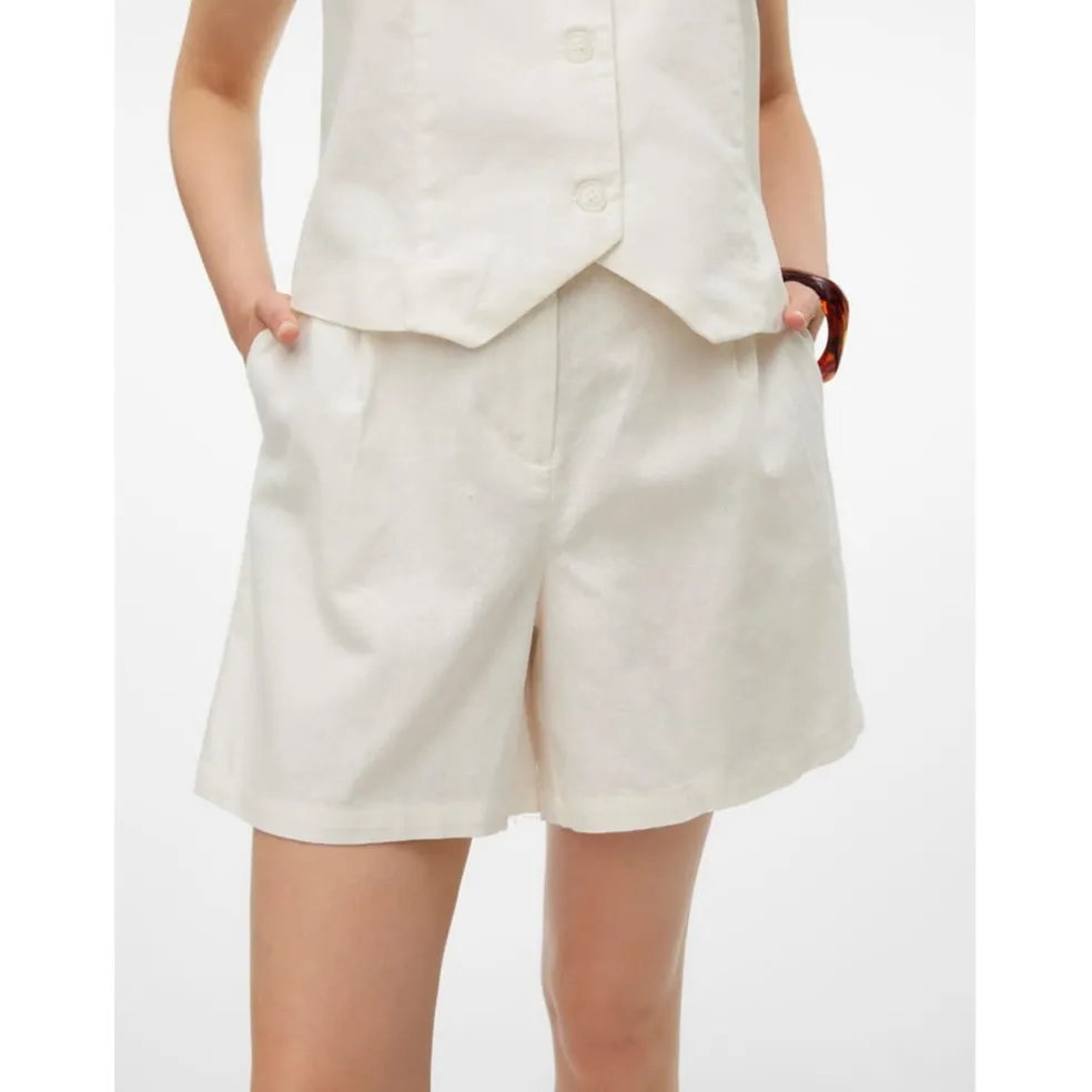 Vero Moda May Wvn Shorts in White