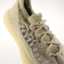 Yeezy Boost 350 V2 CMPCT Trainers in White