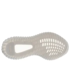 Yeezy Boost 350 V2 Trainers in Grey