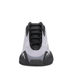 Yeezy Mnvn Geode in Grey